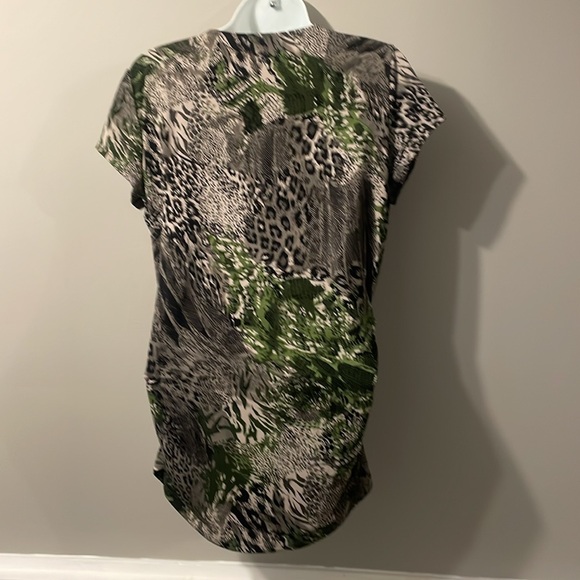 Peter Nygard green and black short sleeve top - Picture 3 of 3